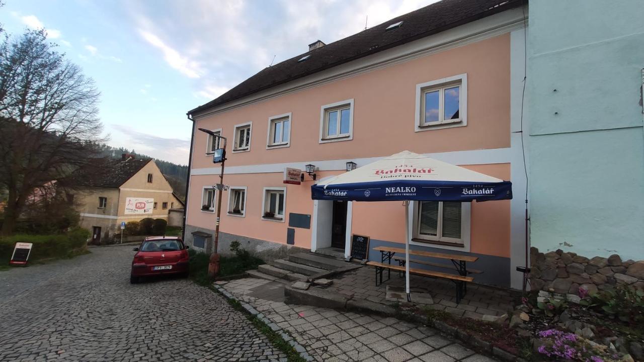 H@M Penzion Zlutice Экстерьер фото