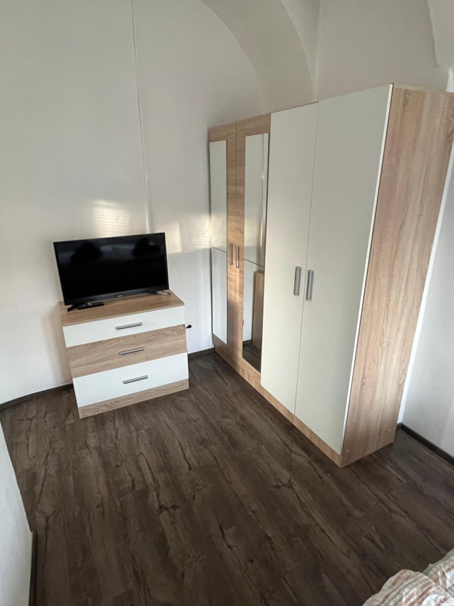H@M Penzion Zlutice Экстерьер фото